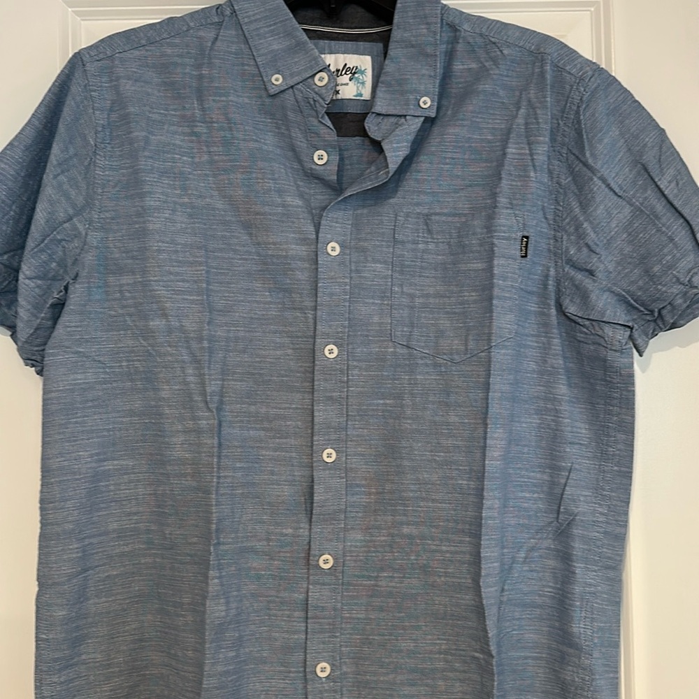 Hurley Short sleeved men’s button down.